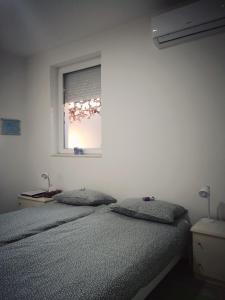 Ένα ή περισσότερα κρεβάτια σε δωμάτιο στο Centar