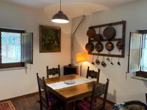 a dining room with a table and some pots and pans at Podere Battegone in Menestrello