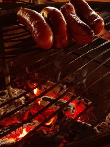 Equipo para parrilladas disponible en el chalet de montaña
