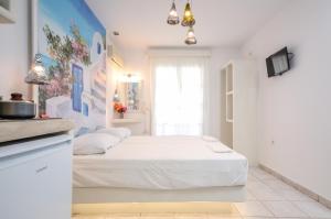 Postel nebo postele na pokoji v ubytování simos luxury apartments + 37 fotografií