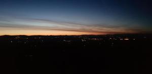 vista sulla città al tramonto di B&B Il Glicine a Montefollonico