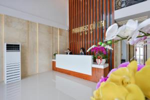 a lobby of a store with two people standing at a counter at Paradise Cu Chi Hotel in Củ Chi +50 photos