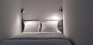 Postel nebo postele na pokoji v ubytování SUSMED Dąbki