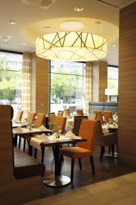 A restaurant or other place to eat at H4 Hotel Berlin Alexanderplatz