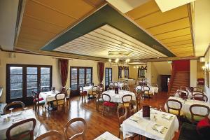 Reštaurácia alebo iné gastronomické zariadenie v ubytovaní Hotel Athina + 15 fotografií