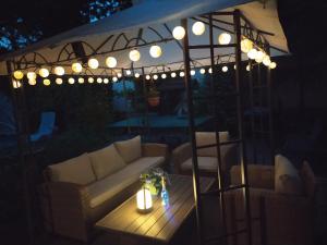Posezení v ubytování Mendei Vendégház Loft Apartman