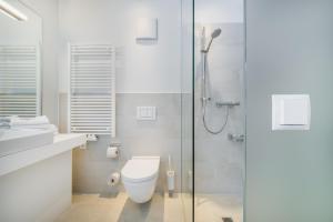 Un baño de Hotel Lün