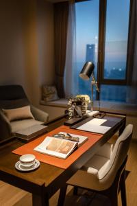 a living room with a table with a lamp and a couch at The Clouds Apartment in Shenzhen