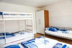 two bunk beds in a room with blue and white at Apartment "New York" in Korschenbroich