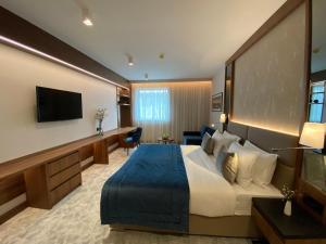 TV a/nebo společenská místnost v ubytování Central Point Hotel Beograd