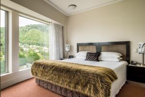 Postel nebo postele na pokoji v ubytování Bolton Hotel