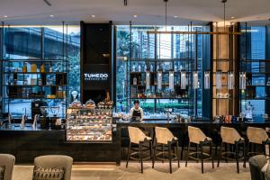 Khu vực lounge/bar tại Carlton Hotel Bangkok Sukhumvit