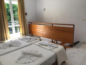 A bed or beds in a room at Marakis