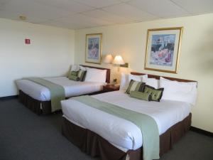 Postel nebo postele na pokoji v ubytování St Andrews Inn & Suites