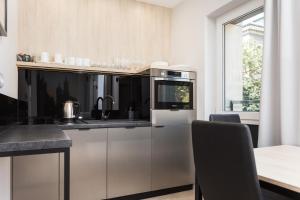 Kuchyň nebo kuchyňský kout v ubytování InPoint Apartments G11 near Old Town & Kazimierz District & Parking Option