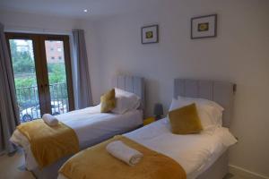 Maplewood properties - St Albans one bedroom luxurious flat tesisinde bir odada yatak veya yataklar