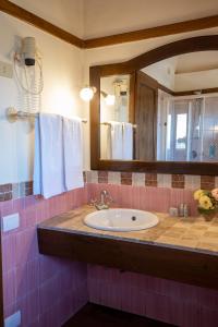 A bathroom at Relais Riserva di Fizzano