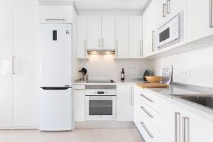 A kitchen or kitchenette at PEACEFUL PREMIUM Studio