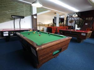 Sto za bilijar u objektu Hotel Skicentrum
