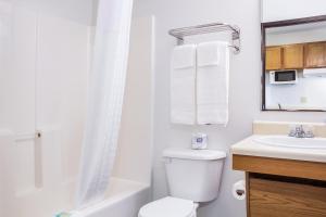 Koupelna v ubytování WoodSpring Suites Amarillo East I-40