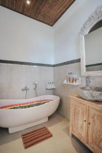 Ein Badezimmer in der Unterkunft Sitala Suite