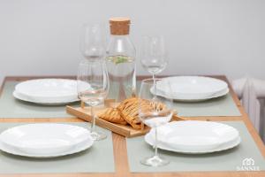 Nápoje v ubytovaní Apartament Gryf w sercu Szczecina-SANNEL Apartments for rent