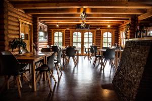 Reštaurácia alebo iné gastronomické zariadenie v ubytovaní Grand Slam Park Inn