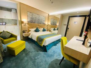 Postel nebo postele na pokoji v ubytování Touq Al Balad Hotel - فندق توق البلد