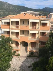 Nespecifikovaný výhled na hory nebo výhled na hory při pohledu z hotelu