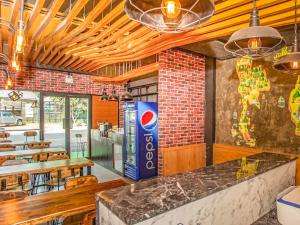 Restaurace v ubytování Sleepbox Hostel Suratthani