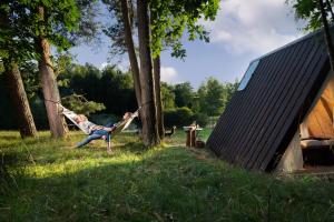 Aed väljaspool majutusasutust Sandfallet Glamping