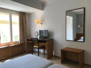 TV a/nebo společenská místnost v ubytování Hostal Can Pou
