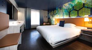 Кровать или кровати в номере Hotel Denim