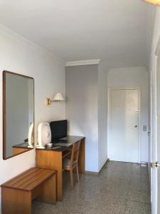 TV a/nebo společenská místnost v ubytování Hostal Can Pou