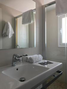 Koupelna v ubytování Hostal Can Pou + 25 fotografií