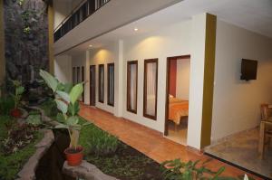 Aed väljaspool majutusasutust Aloha Hotel Yogyakarta
