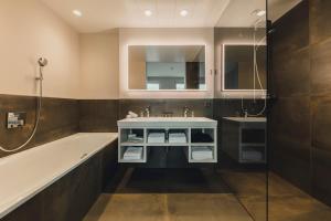 Bathroom sa Central by Residence Hotel