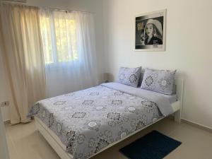 Tempat tidur dalam kamar di Tatli Apartment