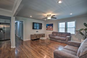 Sleek and Spacious Abode, 5 Miles to Dtwn Atlanta!