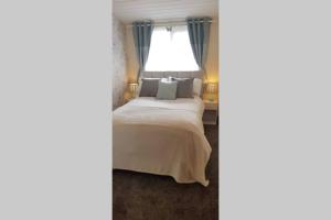 Säng eller sängar i ett rum på Nualas Holiday Lodge York