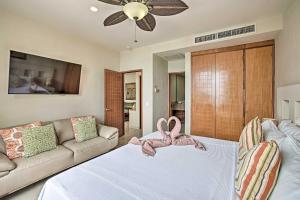 Ocean-View Oasis on Playa Norte Resort Amenities客房内的一张或多张床位