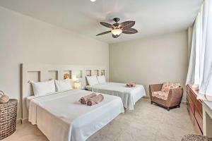 Ocean-View Oasis on Playa Norte Resort Amenities客房内的一张或多张床位
