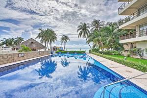 Ocean-View Oasis on Playa Norte Resort Amenities内部或周边的泳池