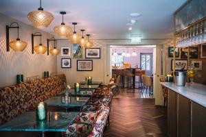 Bridge House Hotel & Silver Howe View Cottage的休息区