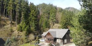 Příroda nedaleko venkovského domu