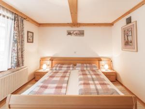 Ein Bett oder Betten in einem Zimmer der Unterkunft Urlaub am Bauernhof Feldbauer