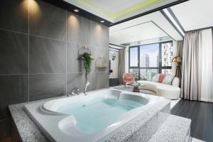 Ein Badezimmer in der Unterkunft Utop Boutique Hotel&Residence
