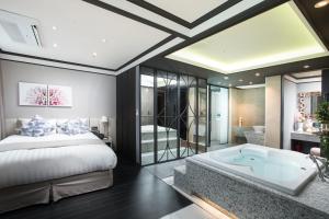 Ein Bett oder Betten in einem Zimmer der Unterkunft Utop Boutique Hotel&Residence