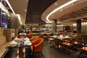 a restaurant with tables and chairs and a bar at Crowne Plaza Kunming City Centre, an IHG Hotel in Kunming