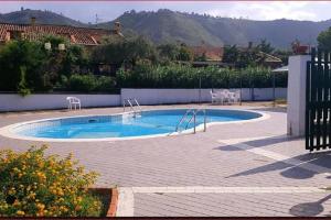a small swimming pool in a yard with a house at Baia degli Emiri in Lascari